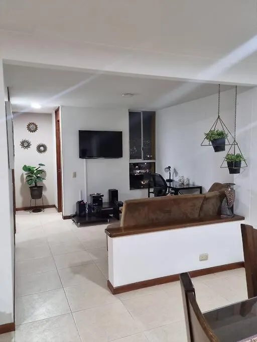 El Poblado, Medellin Con Piscina, Gym, Comodo, Linda Vista. Apartment