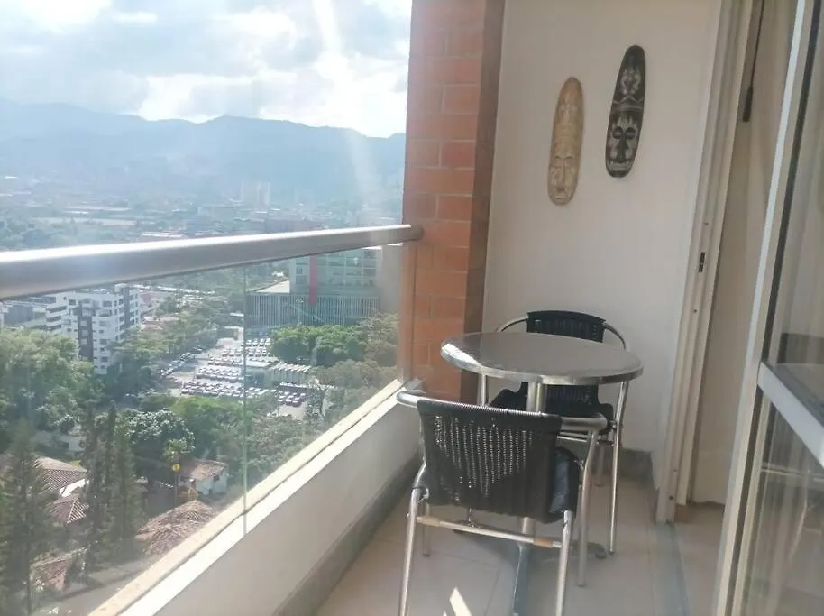 Apartment El Poblado, Medellin Con Piscina, Gym, Comodo, Linda Vista.
