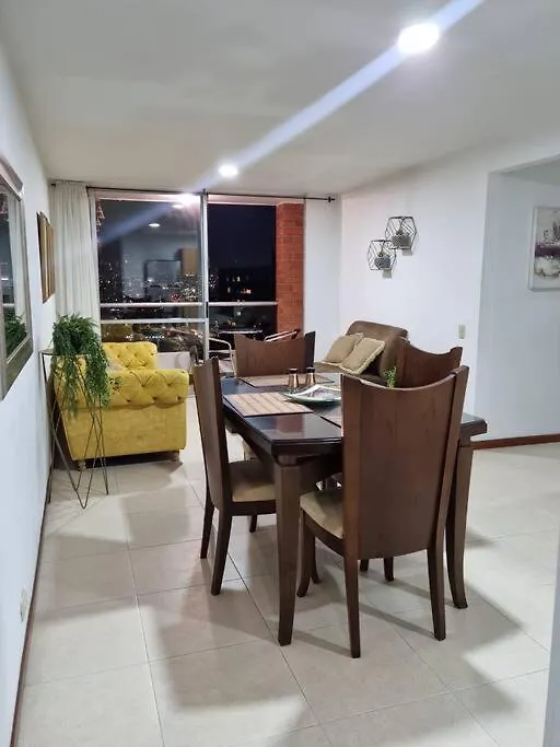 El Poblado, Medellin Con Piscina, Gym, Comodo, Linda Vista. Colombia