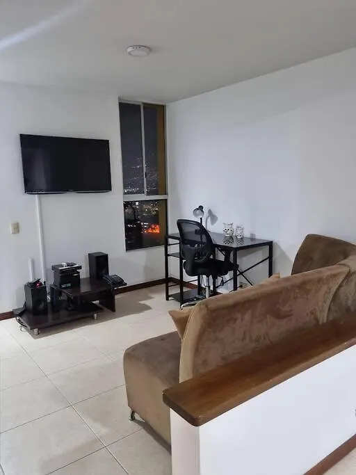 El Poblado, Medellin Con Piscina, Gym, Comodo, Linda Vista. Apartment