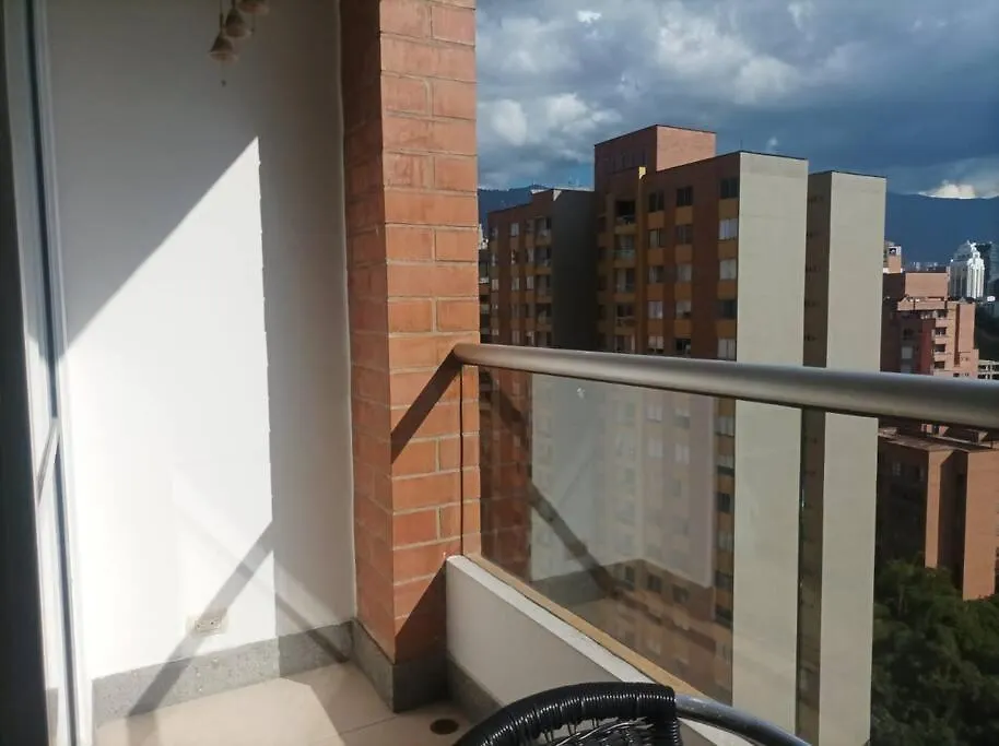 Apartment El Poblado, Medellin Con Piscina, Gym, Comodo, Linda Vista.