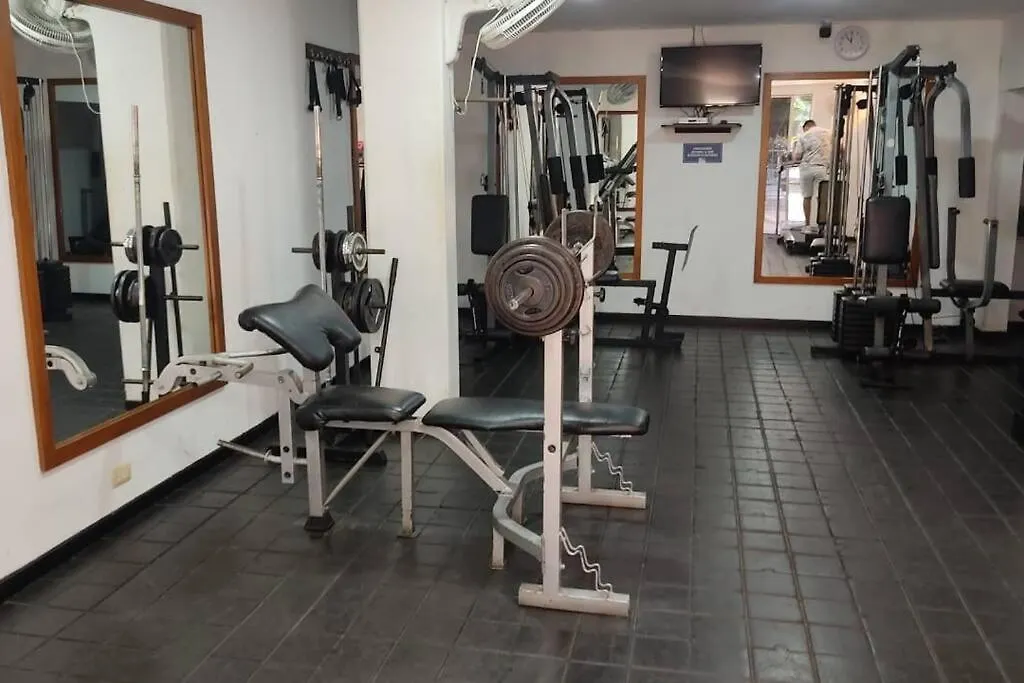 Apartment El Poblado, Medellin Con Piscina, Gym, Comodo, Linda Vista.