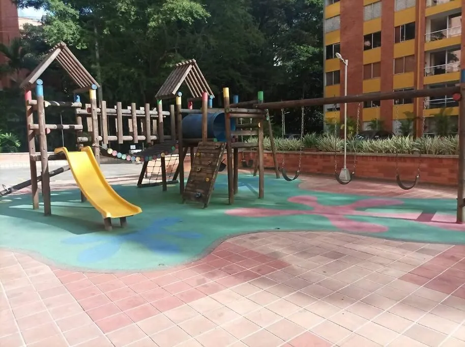 El Poblado, Medellin Con Piscina, Gym, Comodo, Linda Vista. Apartment