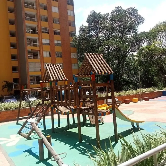 El Poblado, Medellin Con Piscina, Gym, Comodo, Linda Vista. Apartment