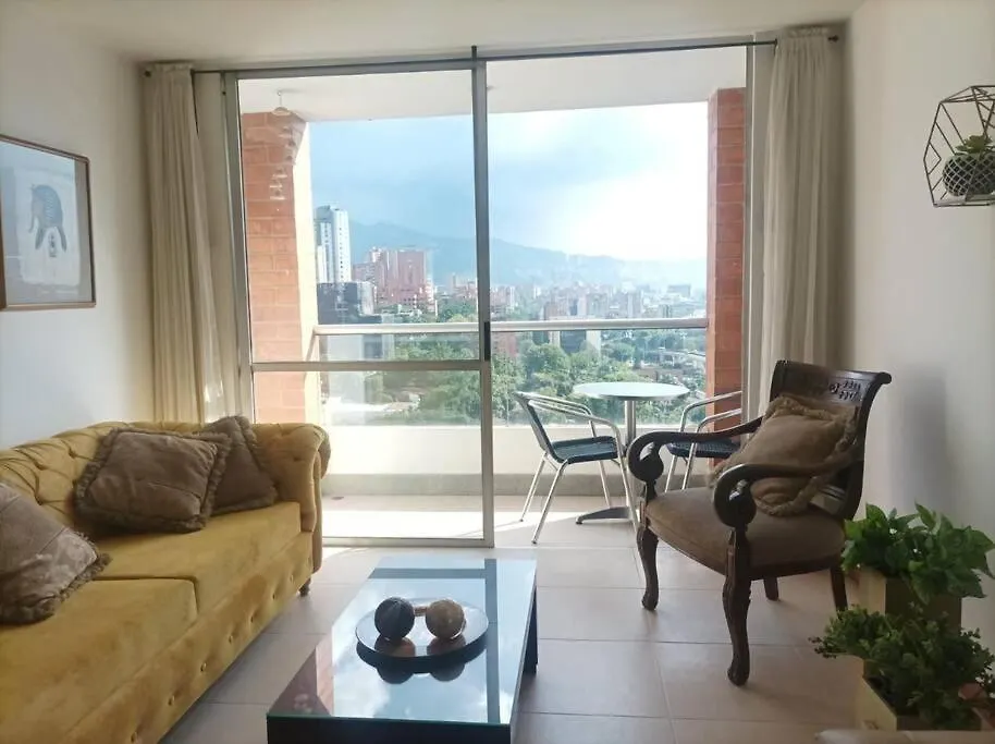 El Poblado, Medellin Con Piscina, Gym, Comodo, Linda Vista. Apartment