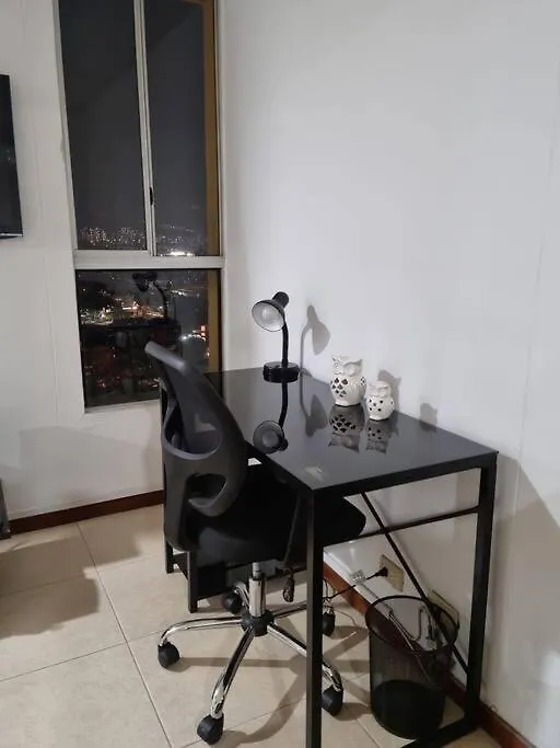 Apartment El Poblado, Medellin Con Piscina, Gym, Comodo, Linda Vista.